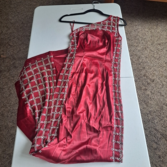 Fashion Nova Burgundy Embellished Maxi dress - Picture 4 of 6